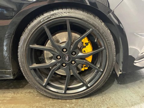 Ford Focus 2.0T EcoBoost ST-2 Euro 6 (s/s) 5dr 39