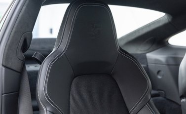 Porsche 911 (992) GT3 Touring 11