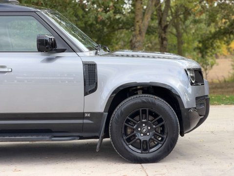 Land Rover Defender 3.0 Defender X-Dynamic SE D MHEV A 4WD 5dr 24