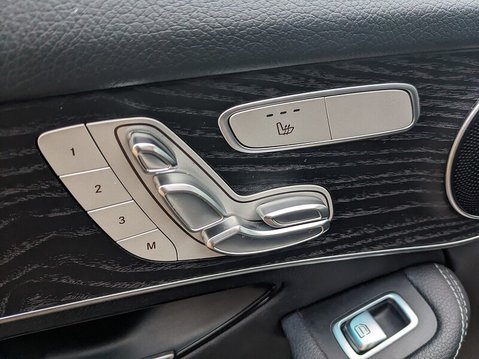 Mercedes-Benz GLC GLC 250 4MATIC AMG LINE PREMIUM 24