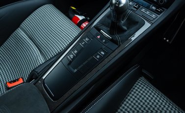 Porsche Cayman GT4 (718) 25