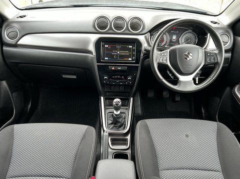 Suzuki Vitara SZ-T BOOSTERJET MHEV 10