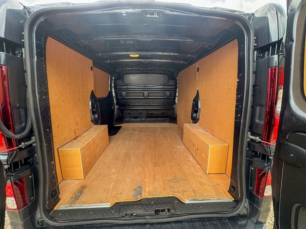 Renault Trafic SWB L1H1 Low Roof Sport SL28 Air Con Alloys Sensors Cam EURO 6 9