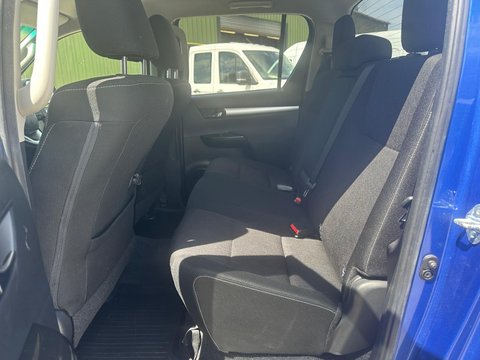 Toyota Hilux INVINCIBLE 4WD D-4D DCB 10