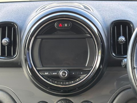 Mini Countryman COOPER 18