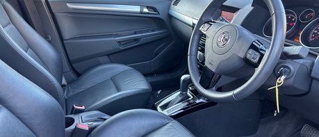 Vauxhall Astra ELITE.. AUTOMATIC.. 16 SERVICES.. 13 MAIN DEALER.. LOOK ONLY 30K MILES..  1