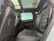 Volkswagen Touareg 3.0 Touareg V6 R-Line+ TDI BlueMotion Technology Auto 4WD 5dr 48