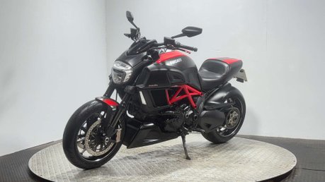 Ducati Diavel 1198 CARBON EDITION 24K 1 OWNER JUST SERVICED MOT APRIL 2027 6