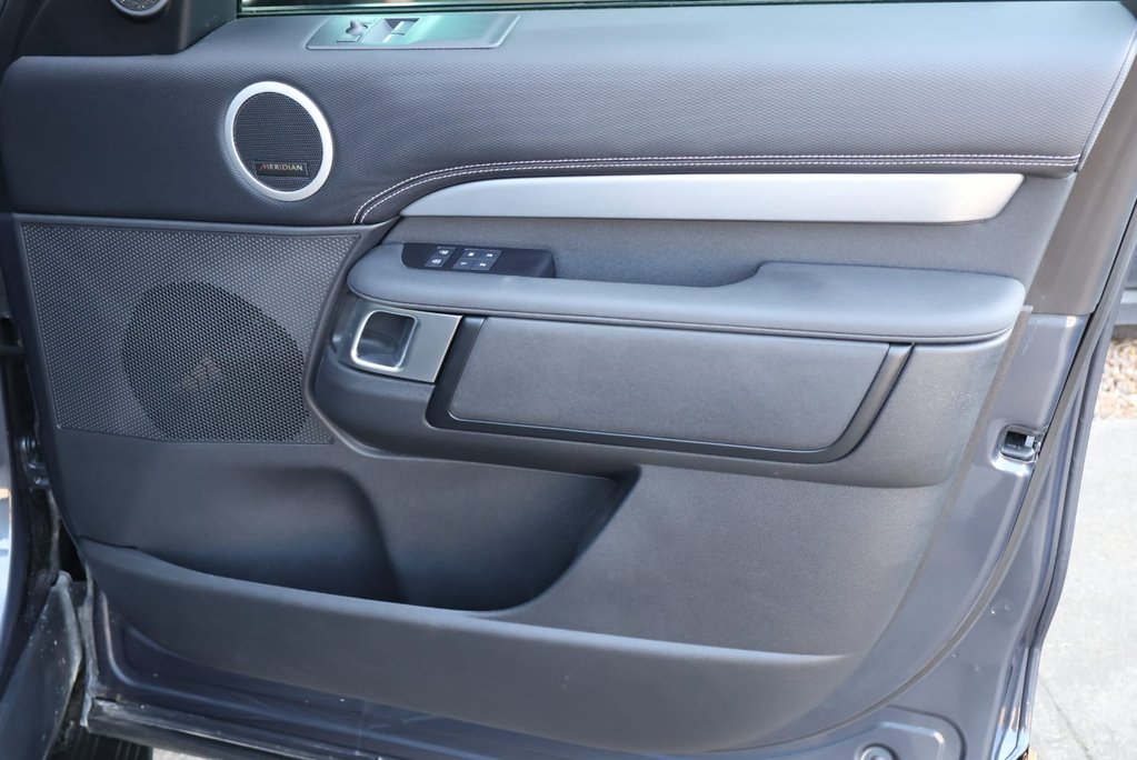 Land Rover Discovery COMMERCIAL DYNAMIC HSE styled by seeker rear seat conversion low miles  12