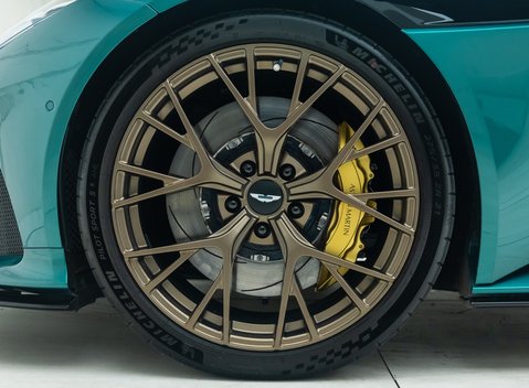 Aston Martin DB12 V8 23