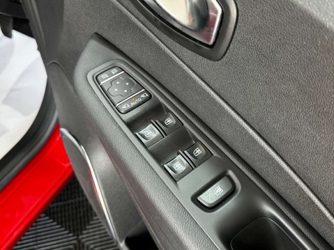 Renault Captur 0.9 Captur Iconic TCe 5dr 28