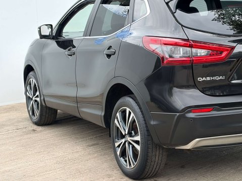 Nissan Qashqai 1.3 Qashqai N-Connecta DiG-T 5dr 42