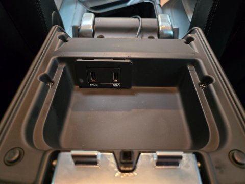 Land Rover Discovery 3.0 SD V6 HSE Auto 4WD Euro 5 5dr 32