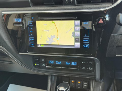 Toyota Auris 1.2 VVT-i Excel Touring Sports CVT Euro 6 (s/s) 5dr (Safety Sense) 14