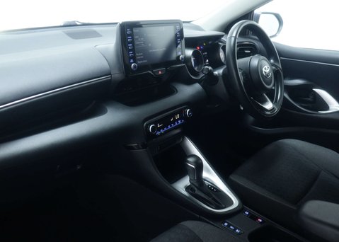 Toyota Yaris 1.5 Yaris Design HEV CVT 5dr 44