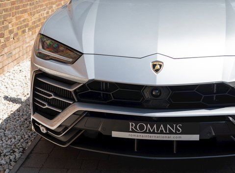 Lamborghini Urus 26