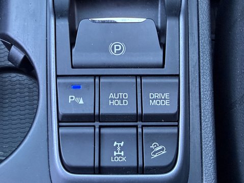 Hyundai TUCSON 2.0 CRDi Premium 5dr AWD Auto 28