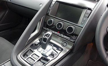 Jaguar F-Type V6 Coupe 16