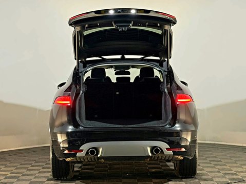 Jaguar F-Pace V6 S AWD 9