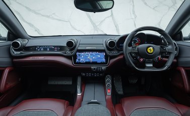 Ferrari GTC4 Lusso V12 TAILOR MADE 25