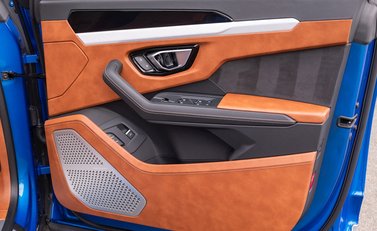 Lamborghini Urus 25