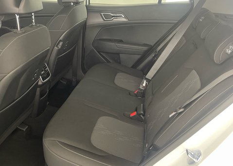 Kia Sportage 1.6 T-GDi HEV PURE 12