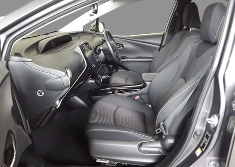 Toyota Prius 1.8 VVT 8.8kWh Business Edition Plus Hatchback 5dr Petrol Plug-in Hybrid CV 10