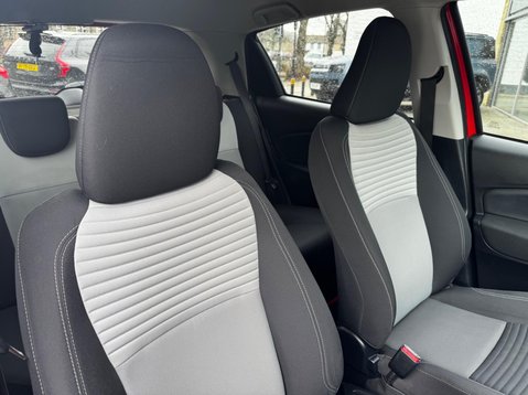 Toyota Yaris VVT-I DESIGN 28