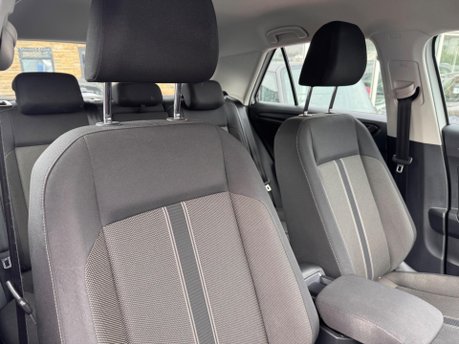 Volkswagen T-Roc SE TSI 10