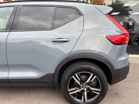 Volvo XC40 2.0 B3 MHEV Plus Dark SUV 5dr Petrol Hybrid DCT Auto Euro 6 (s/s) (163 ps) 6