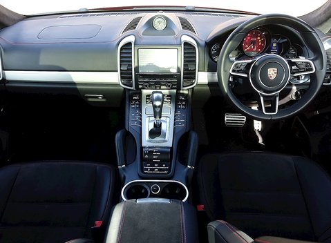 Porsche Cayenne GTS 11