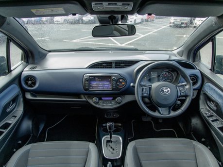 Toyota Yaris VVT-I BI-TONE