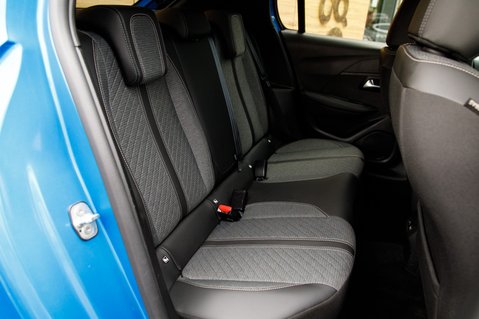 Peugeot 208 PURETECH ALLURE S/S 36