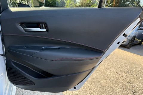 Toyota Corolla EXCEL HYBRID - ONE OWNER - FULL TOYOTA SERVICE HISTORY 32