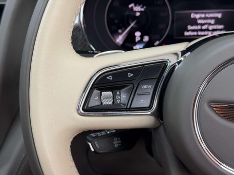 Bentley Bentayga 4.0 V8 SUV 5dr Petrol Auto 4WD Euro 6 (s/s) (550 ps) 32