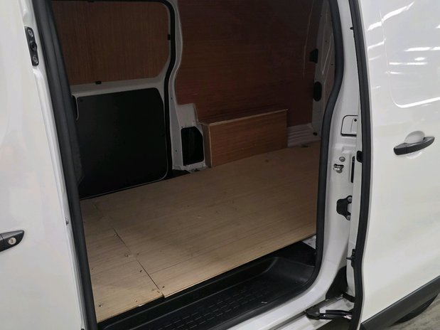 Vauxhall Vivaro Vauxhall Vivaro L2 Diesel 2900 1.5d 100ps Dynamic H1 Van 13