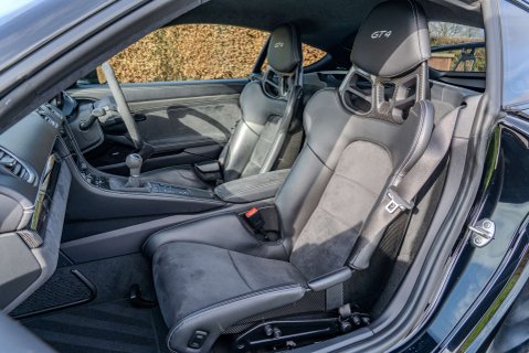 Porsche 718 Cayman GT4 9