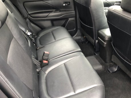 Mitsubishi Outlander 2.0 PHEV GX 4H 5dr Automatic Plug in Hybrid £20 tax 13