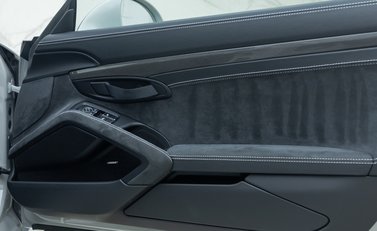 Porsche 911 GT2 RS (991) 26