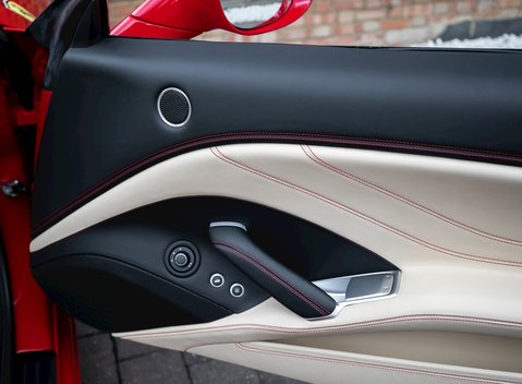 Ferrari California T HS 21