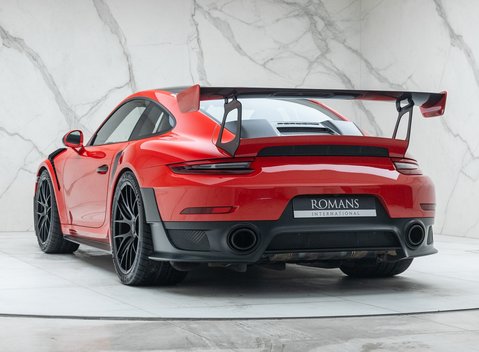 Porsche 911 GT2 RS Weissach (991) 10