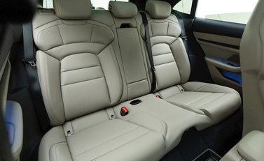 Porsche Taycan GTS Sport Turismo 12