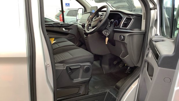 Ford Transit Custom SWB L1H1 Low Roof Limited 300 Air Con Alloys Sensors Cam Tow Bar EURO 6 9