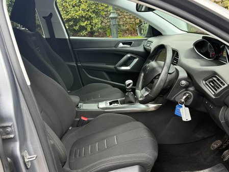 Peugeot 308 E-THP ALLURE 18