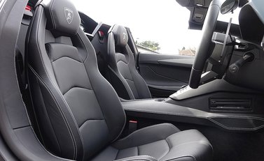 Lamborghini Aventador LP 700-4 Roadster 10