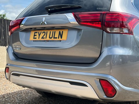Mitsubishi Outlander PHEV DYNAMIC 18