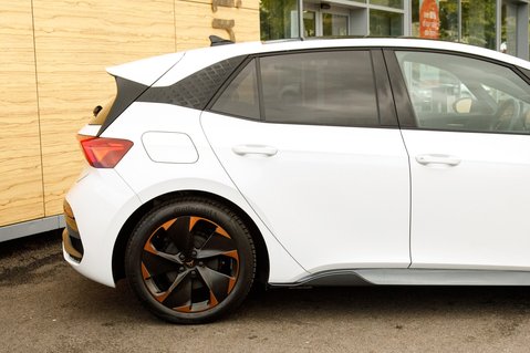 Cupra Born V2 8