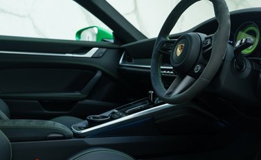 Porsche 911 Turbo S (992) 13