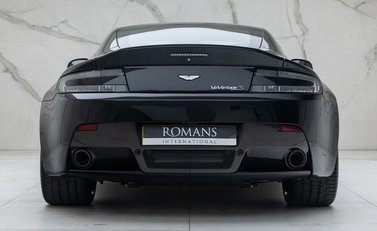 Aston Martin V12 Vantage S 8