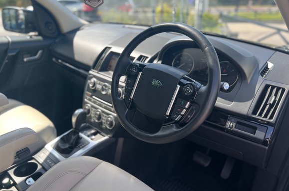 Land Rover Freelander SD4 METROPOLIS 18
